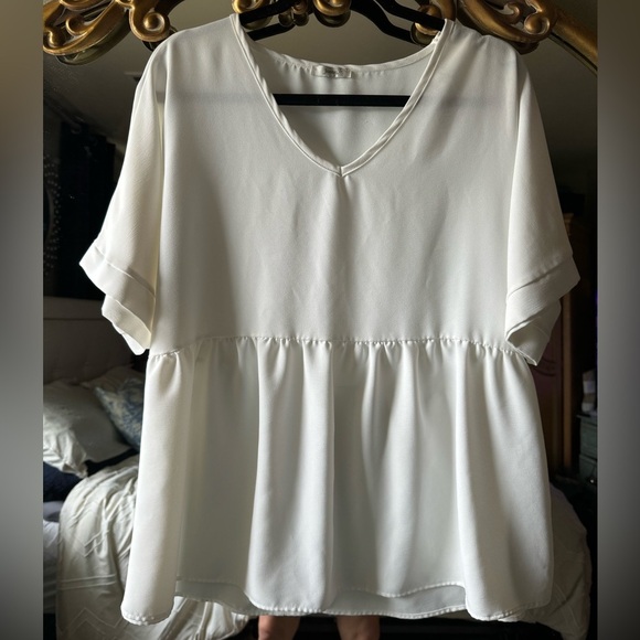 White v neck xl - Picture 1 of 5